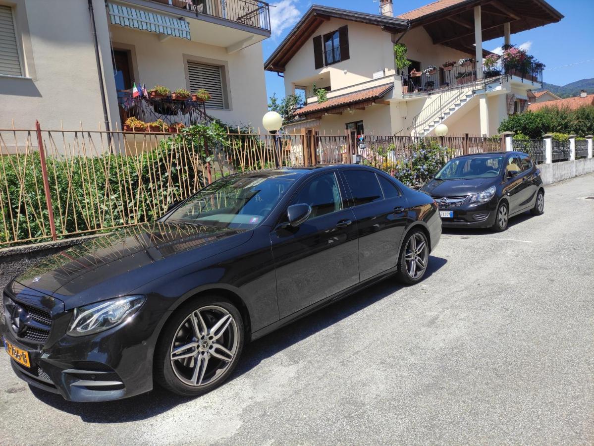 Il Nido Del Merlo Parcheggio E Giardino แวร์บาเนีย ภายนอก รูปภาพ