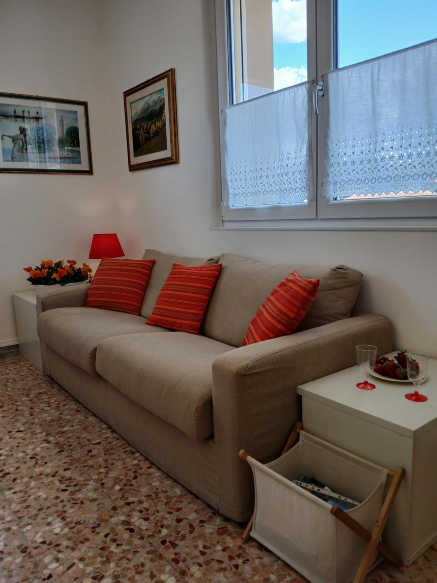 Il Nido Del Merlo Parcheggio E Giardino แวร์บาเนีย ภายนอก รูปภาพ
