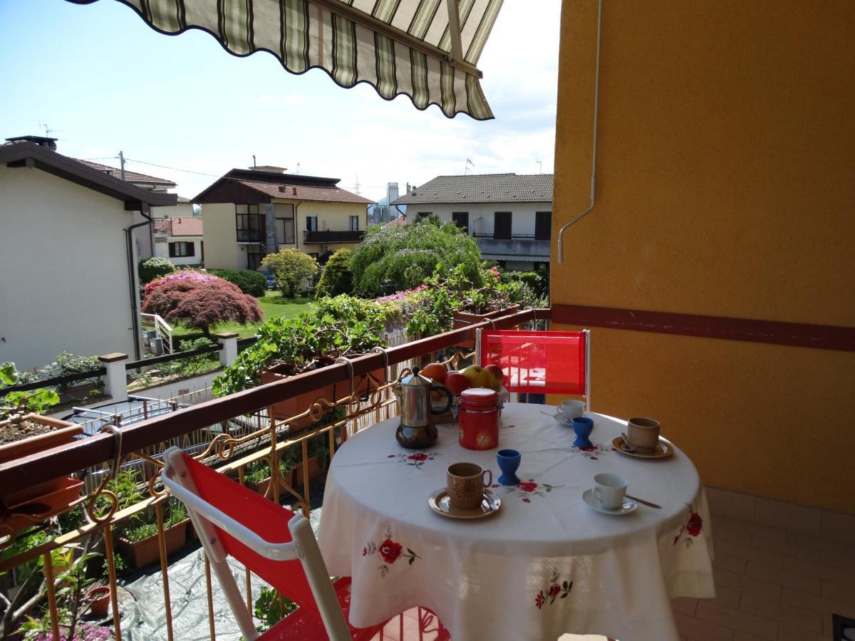 Il Nido Del Merlo Parcheggio E Giardino แวร์บาเนีย ภายนอก รูปภาพ